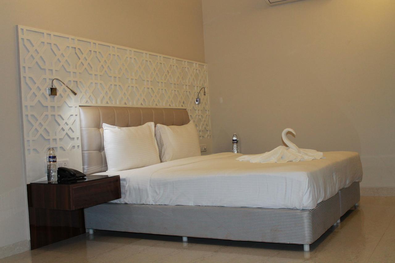 Hotel Goa Continental Arpora Exteriör bild