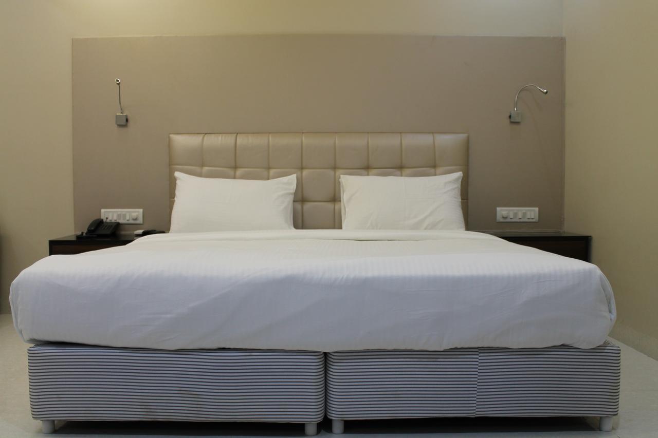 Hotel Goa Continental Arpora Exteriör bild